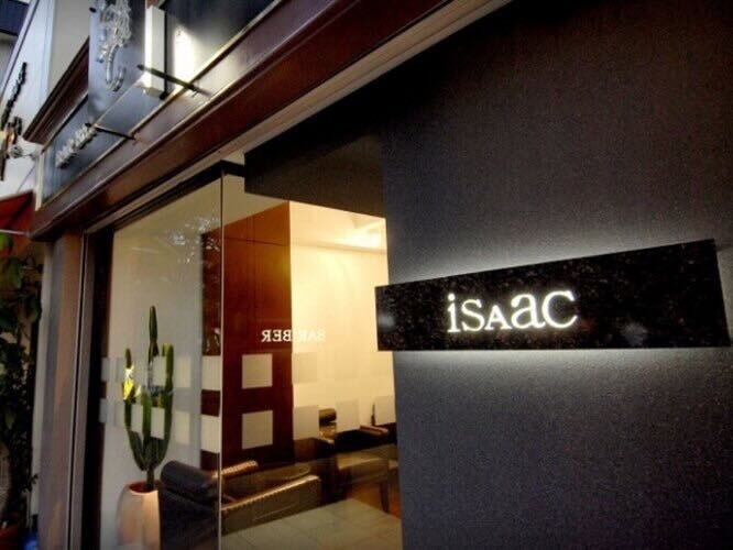 BARBER iSAac - 福岡市南区長住の理容室、夜の外観