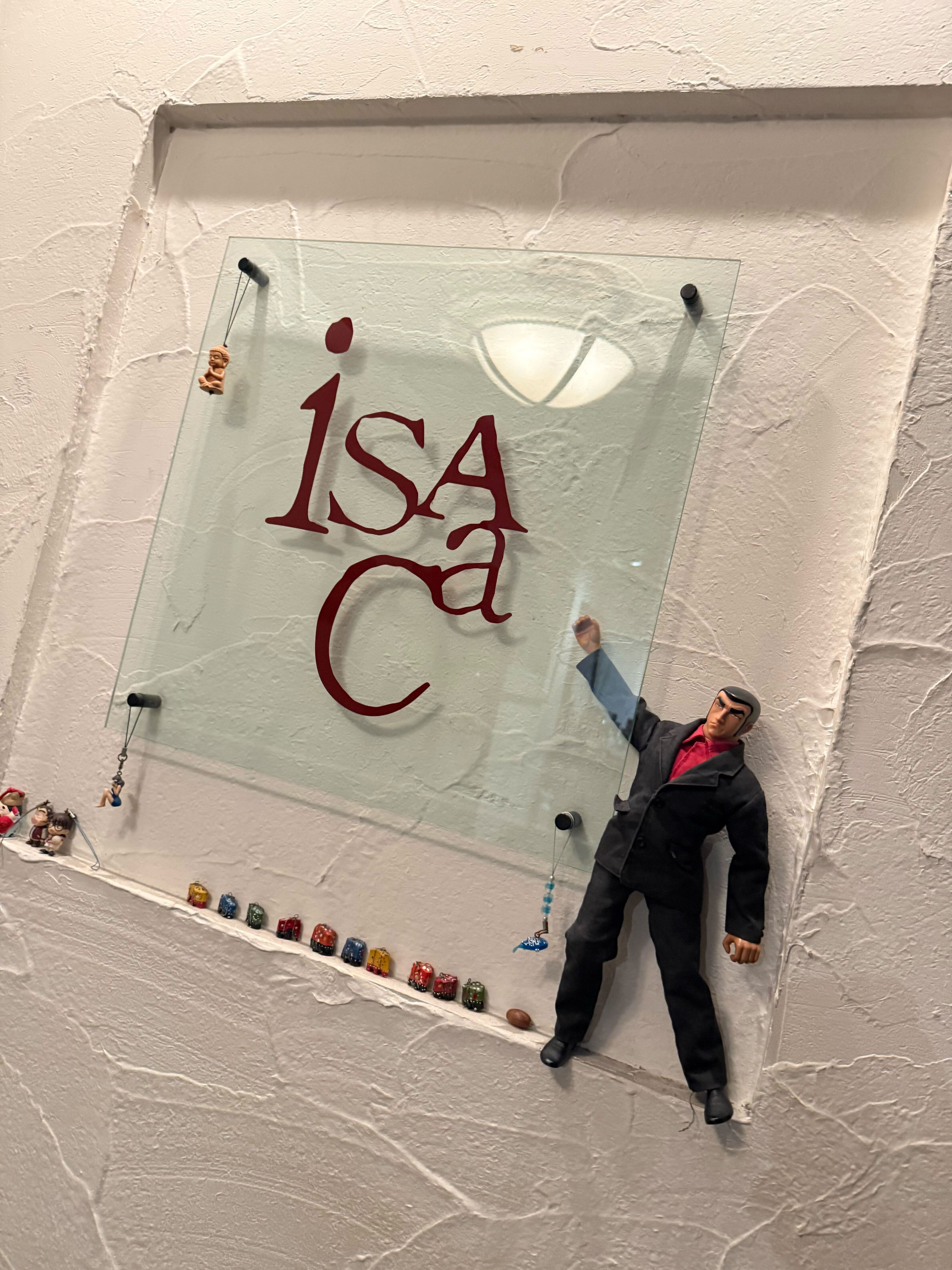 iSAaCガラスロゴサイン