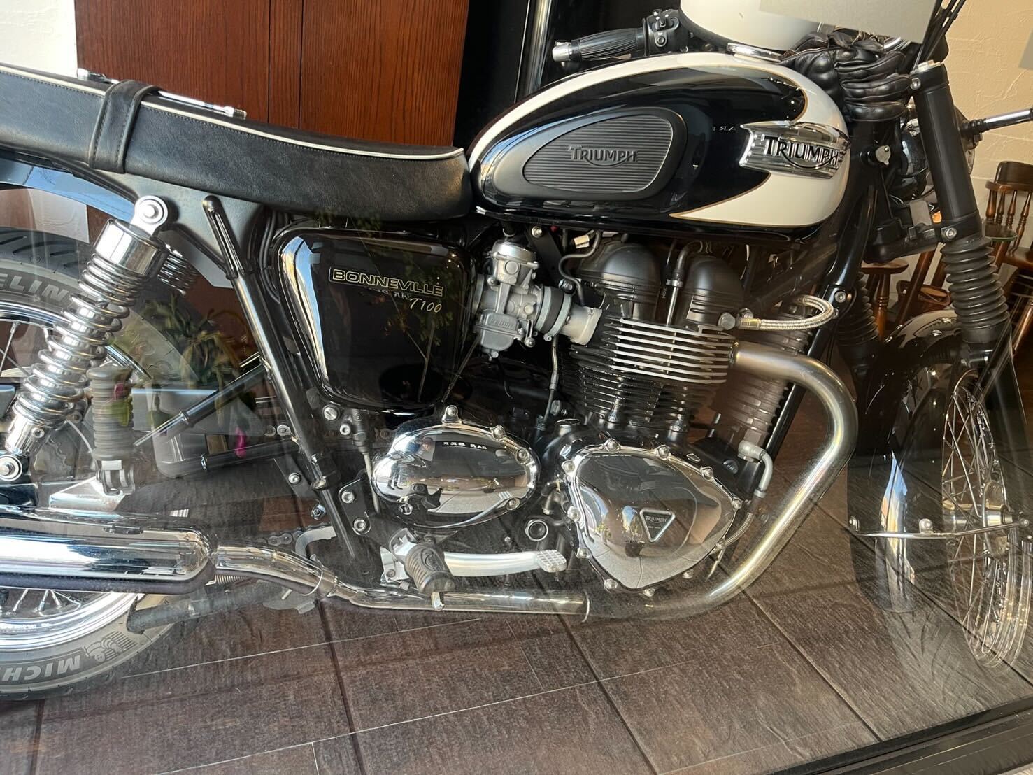 Triumph Bonneville T100エンジン詳細